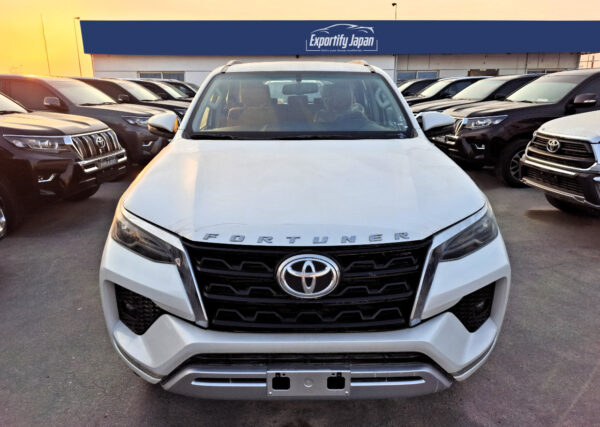 Toyota Fortuner 2024 SR5 - Image 2