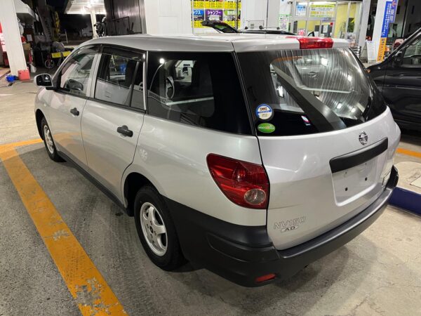 Nissan AD Van - Image 2