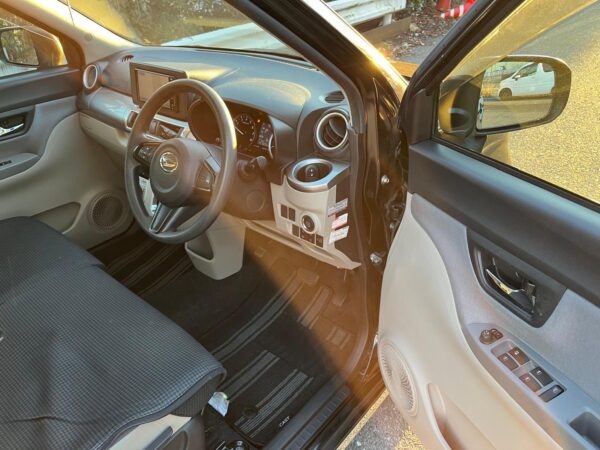 Daihatsu Cast - Image 8