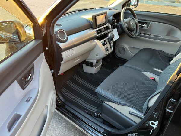 Daihatsu Cast - Image 14