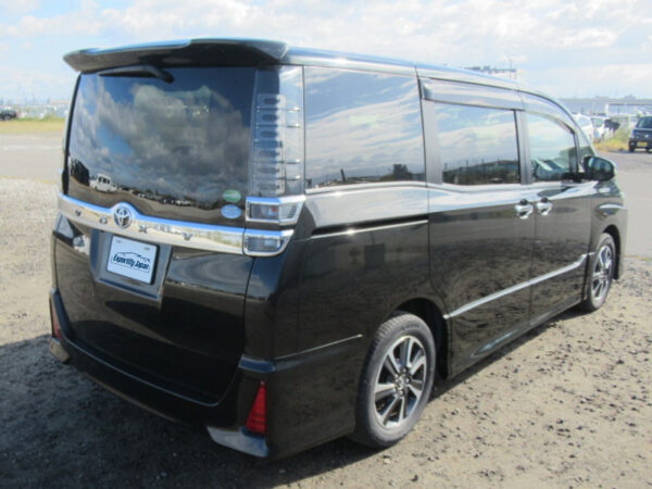 Toyota Voxy (2018) - Image 33