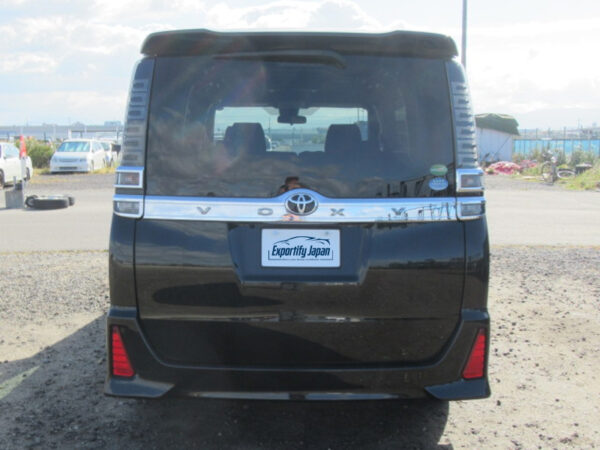 Toyota Voxy (2018) - Image 2