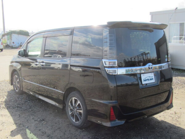 Toyota Voxy (2018) - Image 3