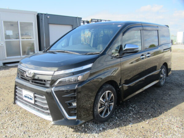 Toyota Voxy (2018) - Image 5