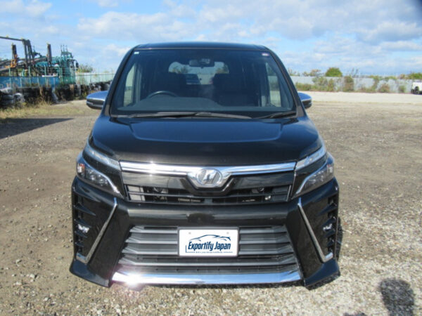 Toyota Voxy (2018)