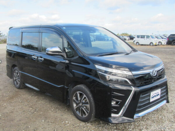 Toyota Voxy (2018) - Image 22