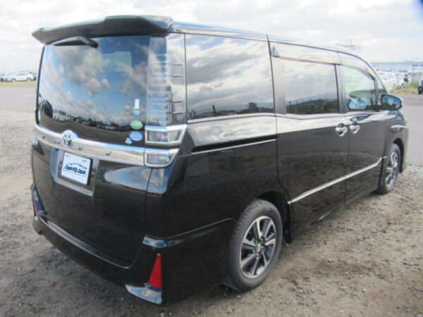 Toyota Voxy (2018) - Image 24