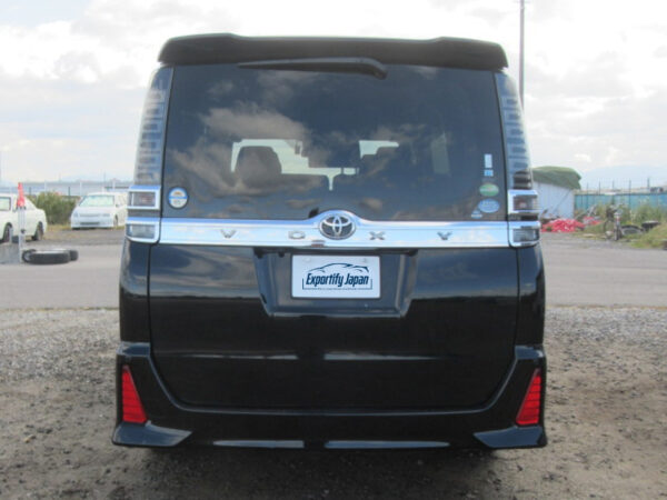 Toyota Voxy (2018) - Image 25
