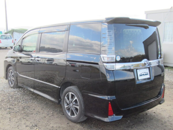 Toyota Voxy (2018) - Image 26