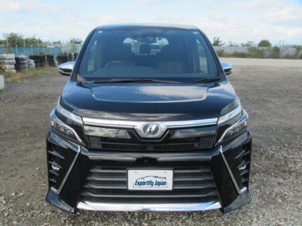 Toyota Voxy (2018)