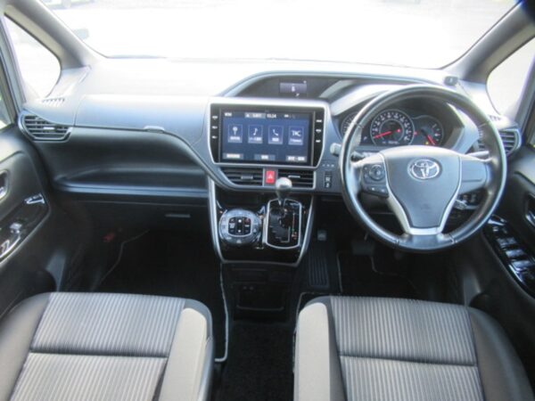 Toyota Voxy (2018) - Image 2