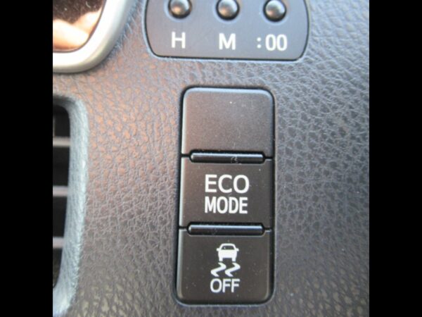 Toyota Voxy (2018) - Image 7