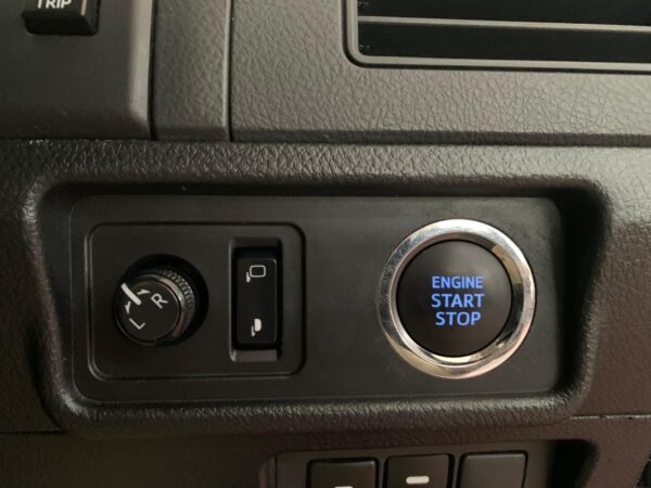 Toyota Prado (2020) - Image 12